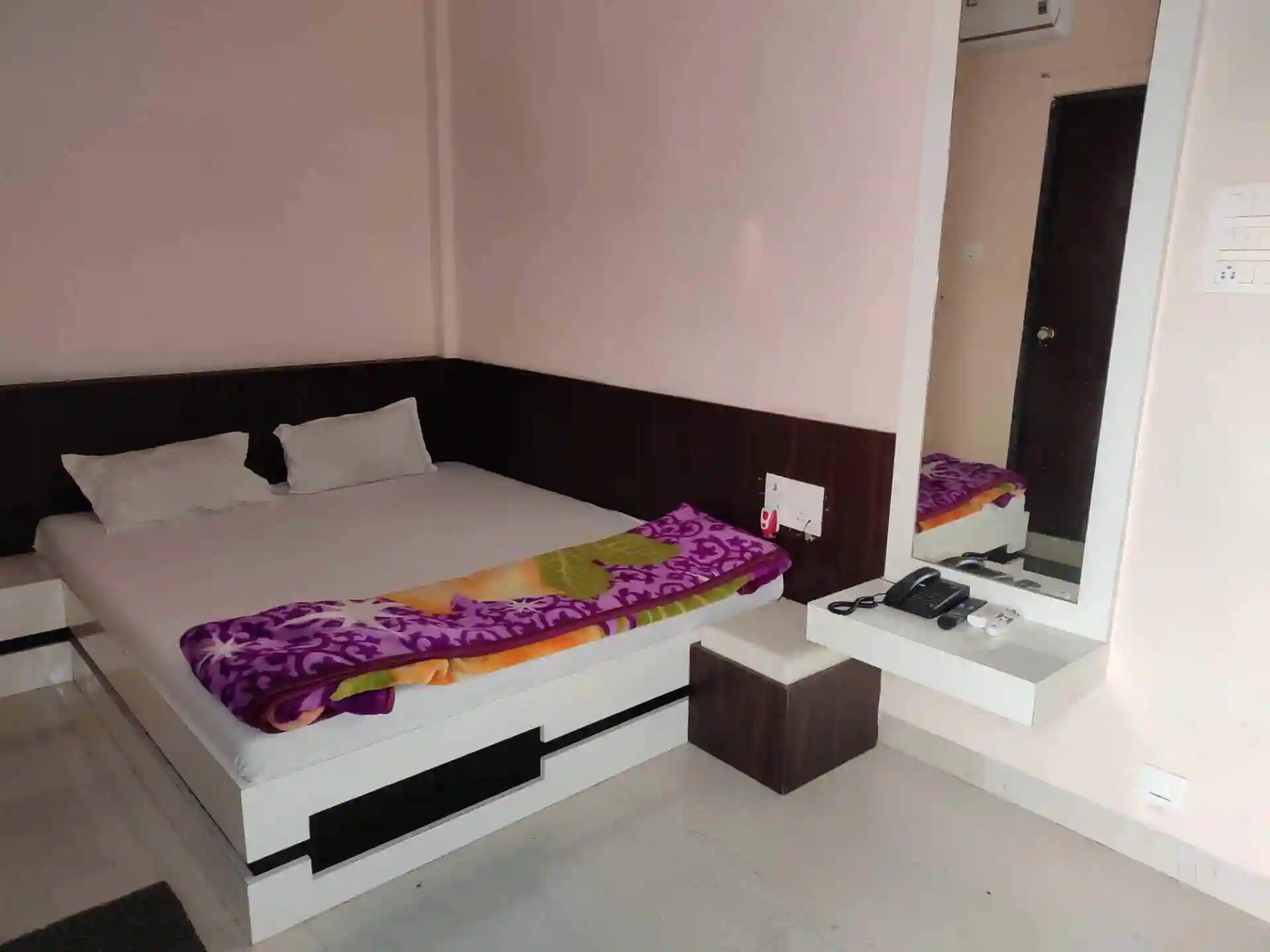 Hotel Gaurav Pales - Tap to explore photos