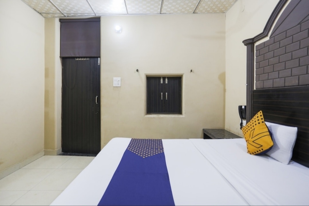 Hotel Ghaziabad Int - Tap to explore photos