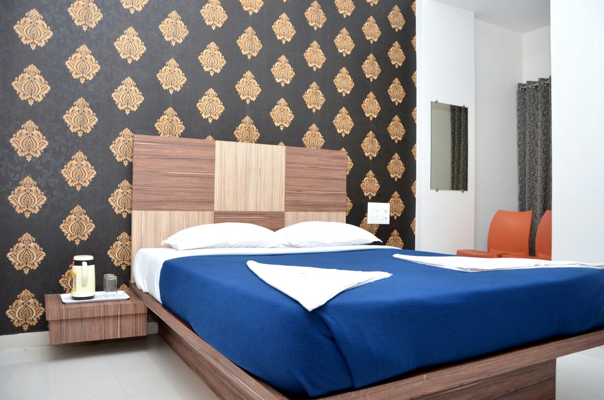 Deluxe Room AC 1