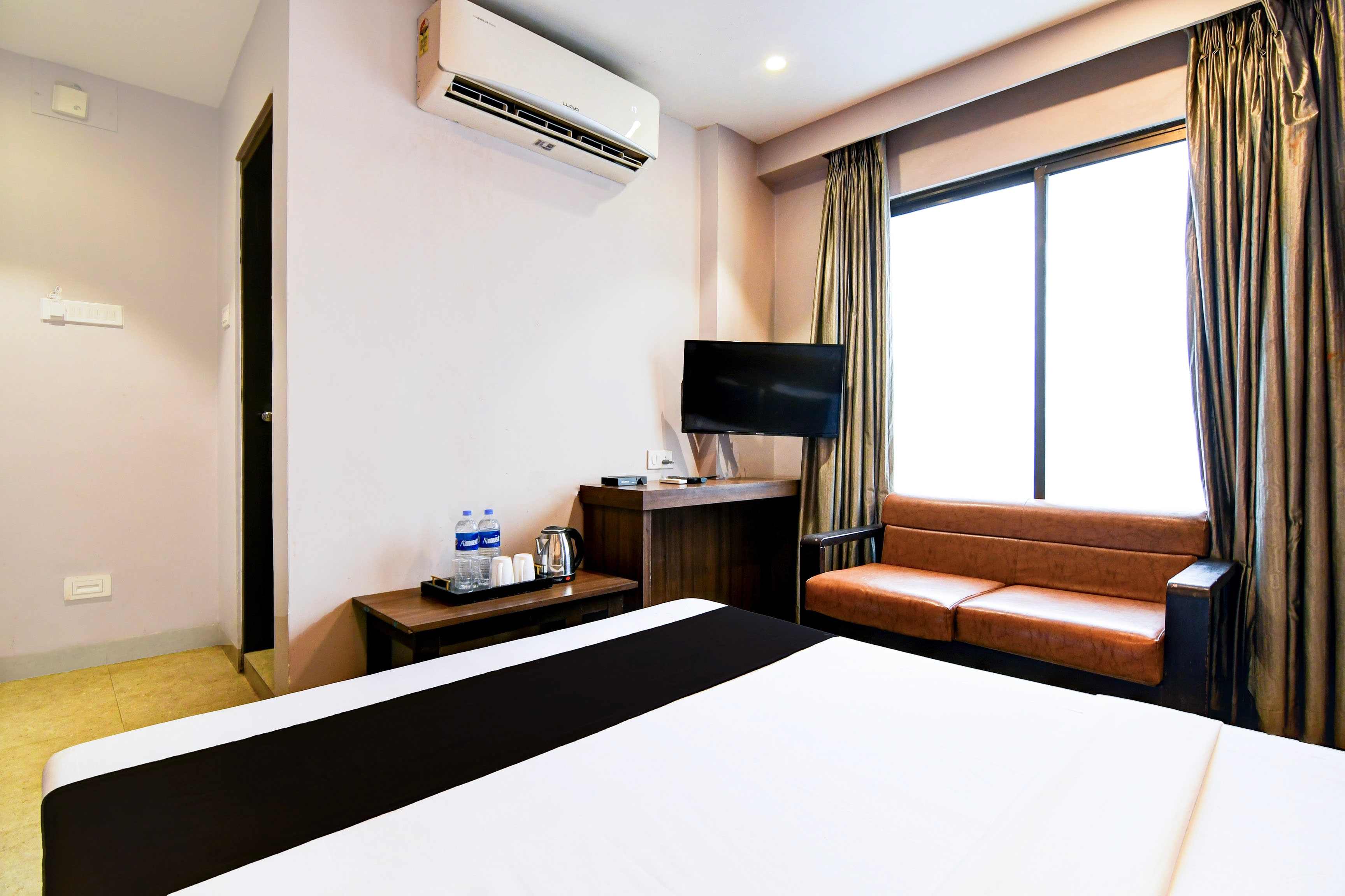 Super Hotel O Tagore Park Laskarhat Formerly Shankar Guest House - Tap to explore photos