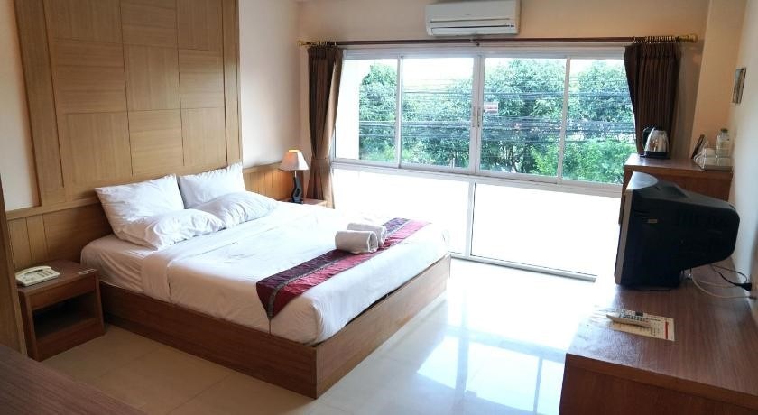 MetroPoint Bangkok Hotel  - Tap to explore photos