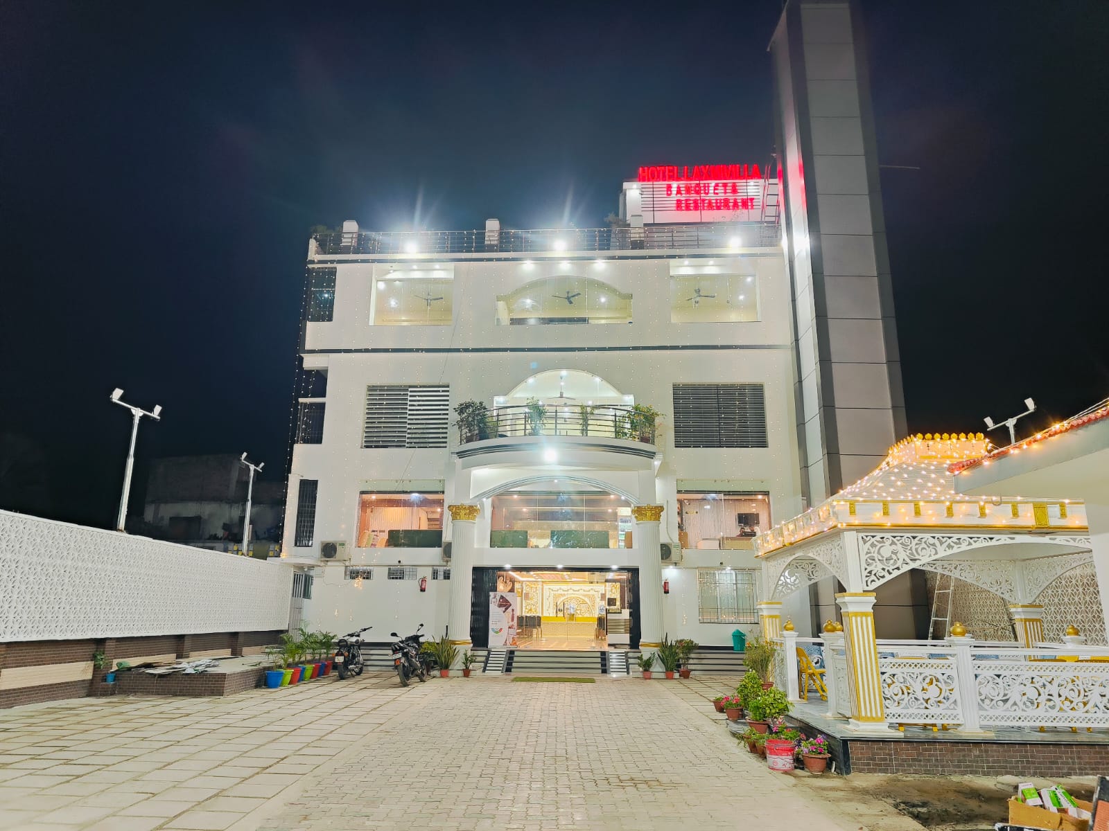 Hotel Laxmi Villa - Tap to explore photos