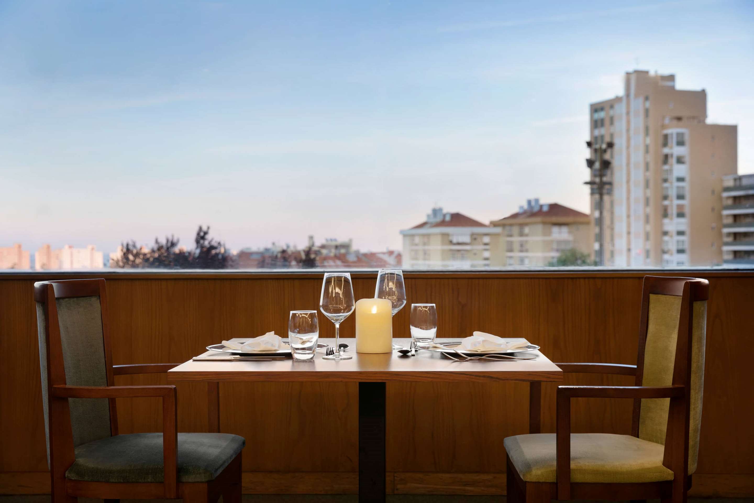 Ramada by Wyndham Lisbon - Tap to explore photos