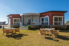 StayVista at Albert Estate & Cottage w/ BBQ & Bonfire, Mussoorie