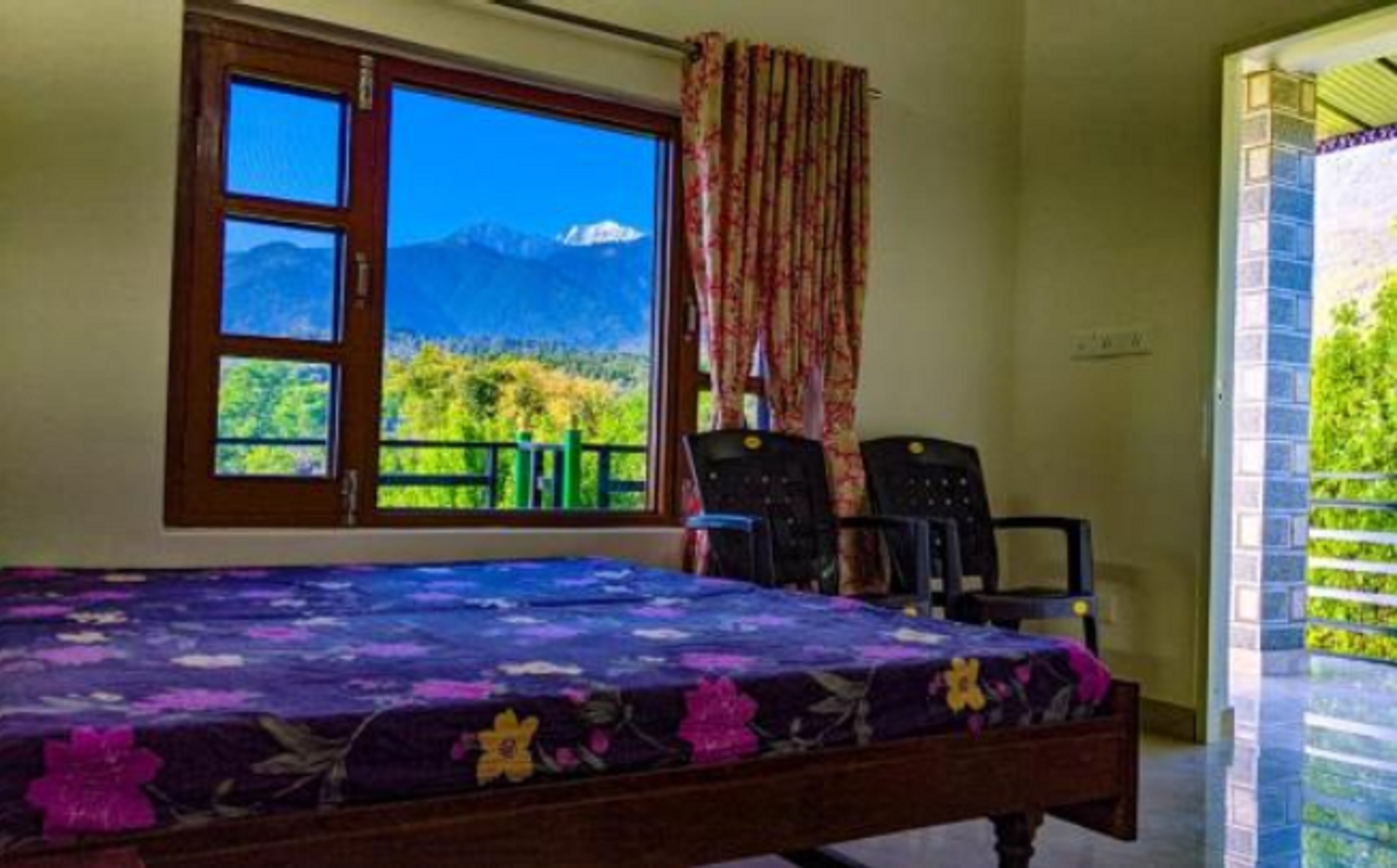 Ishant HomeStay - Tap to explore photos
