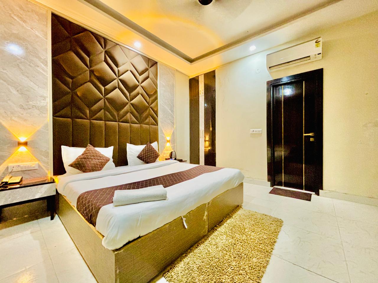 Hotel Luxury Villa - Tap to explore photos