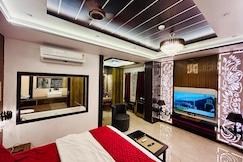 Ivy Nirvana, Lakhisarai