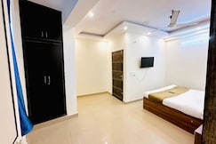 Galaxy Plaza Mayur Vihar Phase 1, Delhi