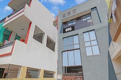 Hotel O Four Square, Lucknow