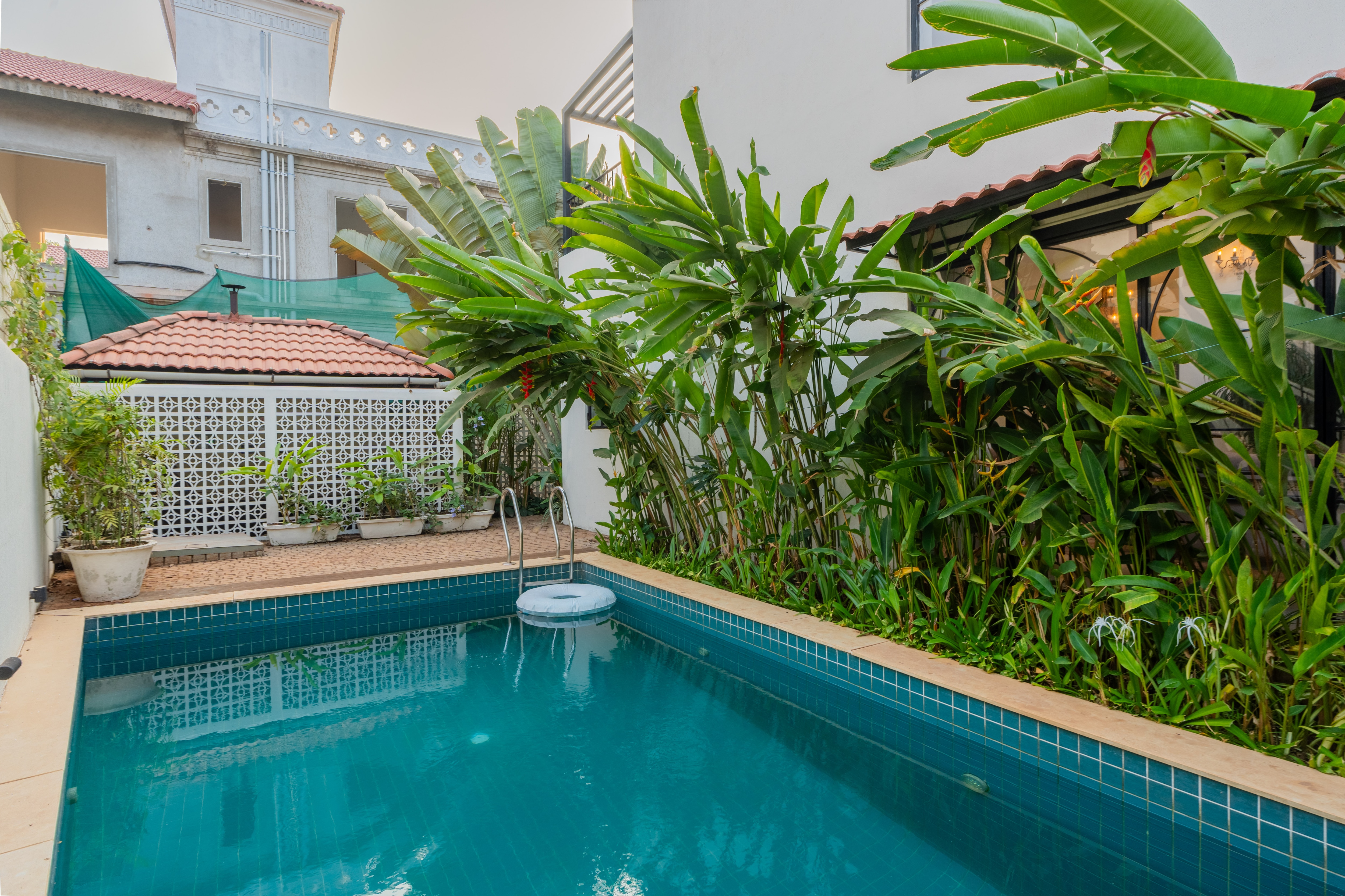 ELIVAAS Bogenvilla Luxe 3 BHK Villa Near Ozran Beach - Tap to explore photos