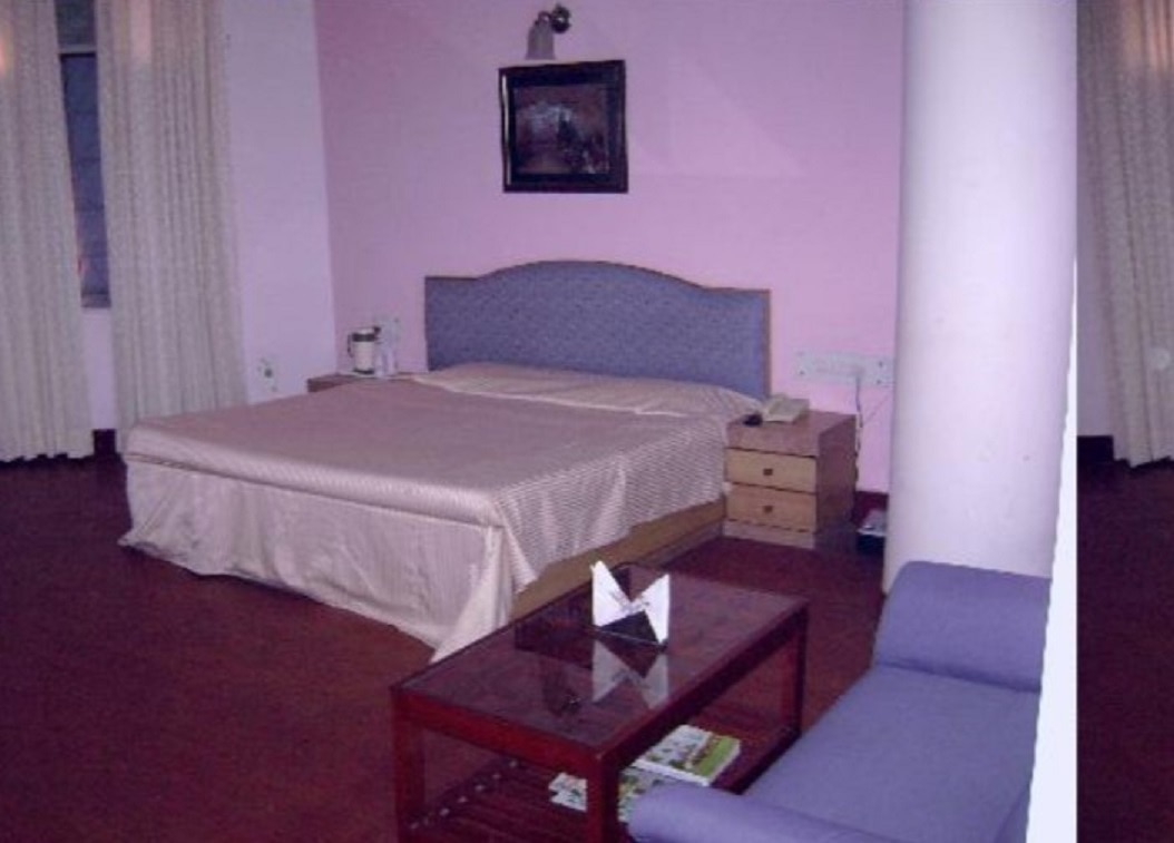 Hotel Mansarovar - Tap to explore photos