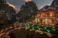 ELIVAAS 1BHK Pine View Resort with Garden-Facing, Kasauli