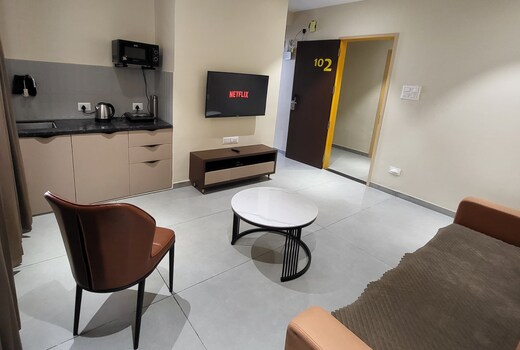 RITZ HOSPITALITY 102