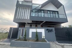 Hridanchal Luxe Hill Studio, Dehradun