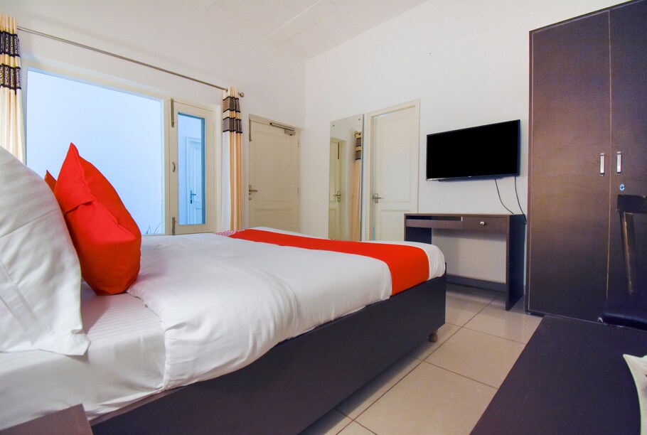 OYO 75460 Sky High Residency Ludhiana Hotel Price, Address & Reviews