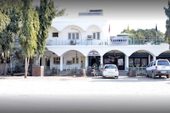 Hotel kadambari, Maihar