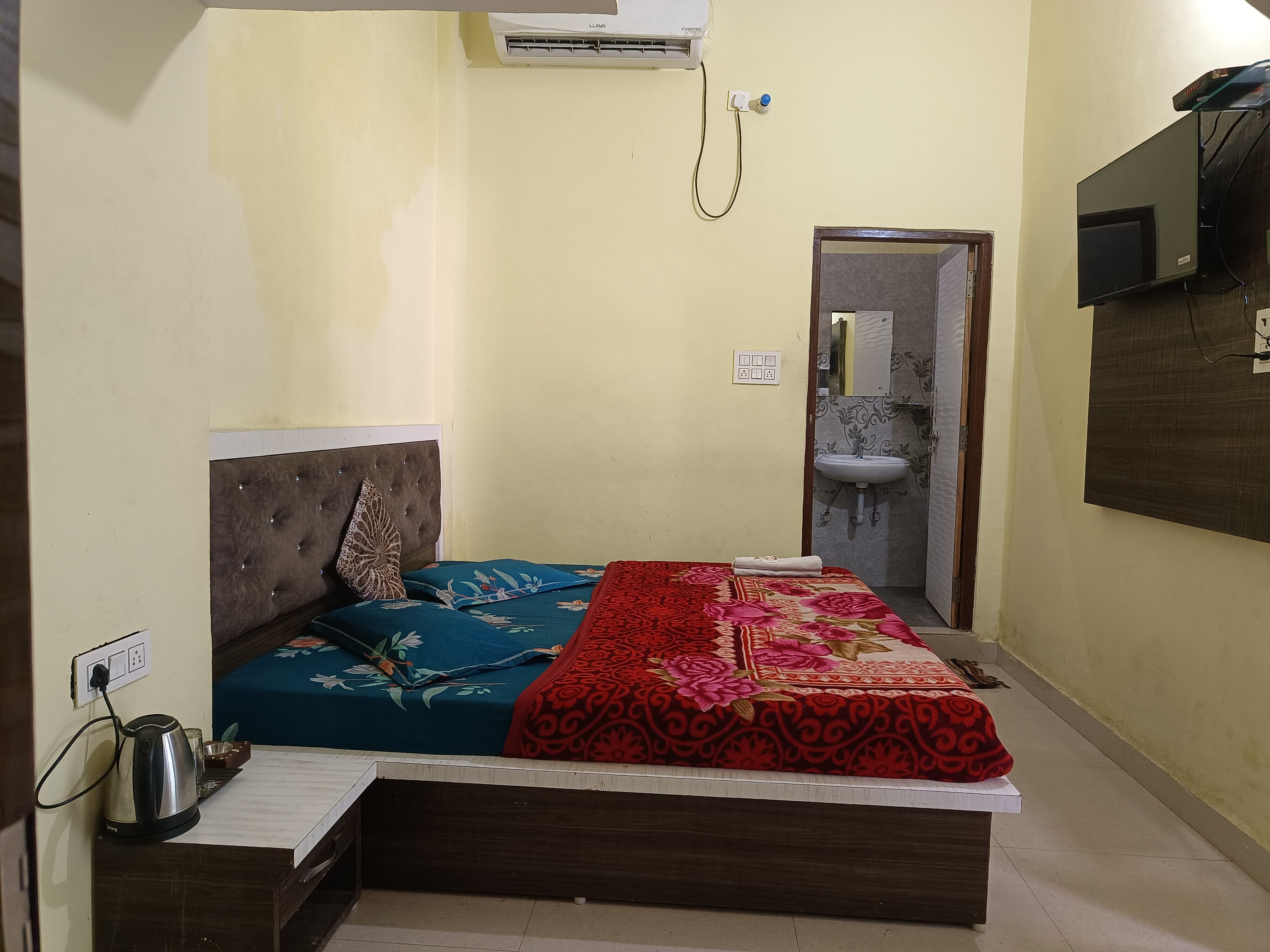 HOTEL KAMLA HERITAGE - Tap to explore photos