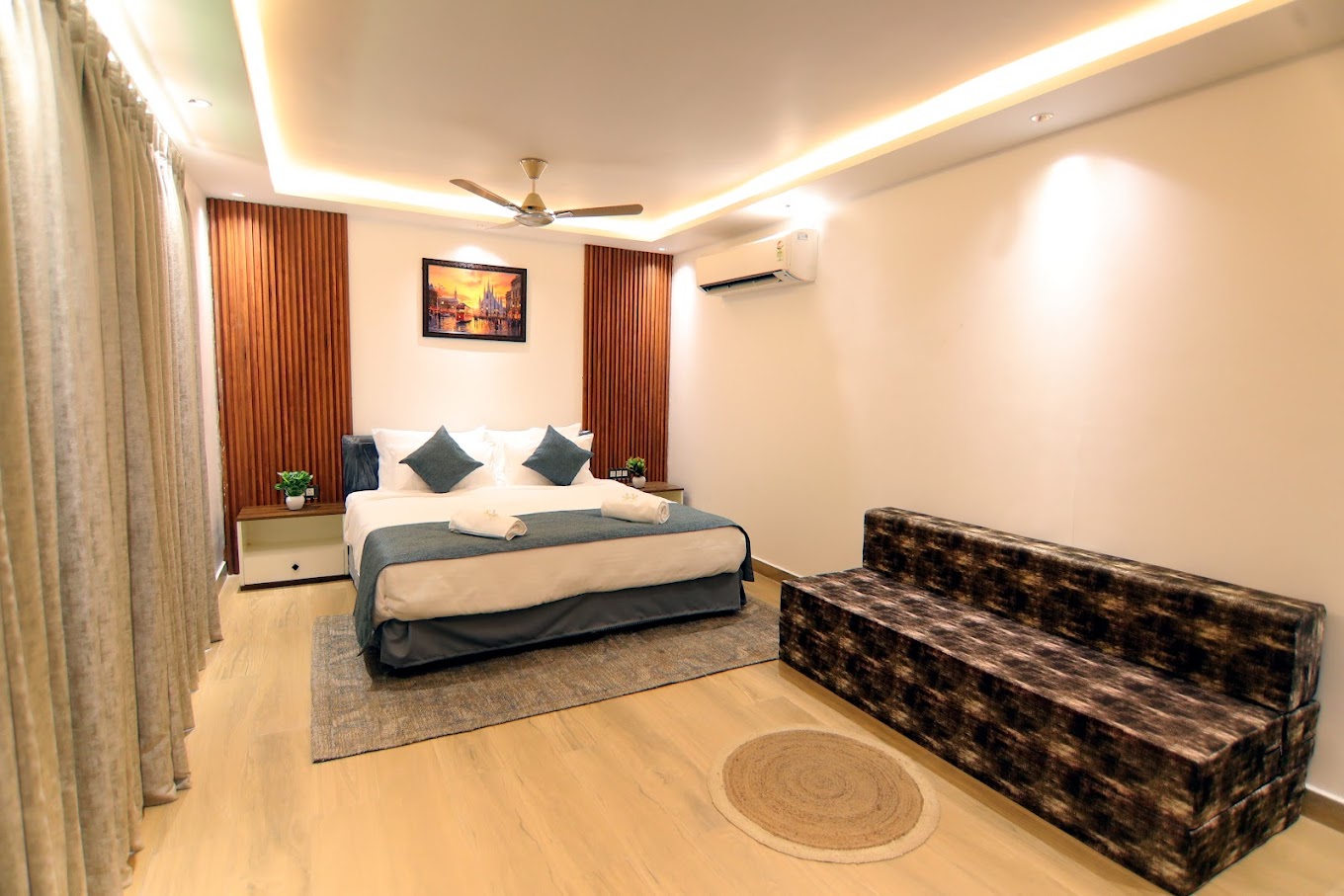 Qubes 6BHK Luxury Farmhouse  - Tap to explore photos
