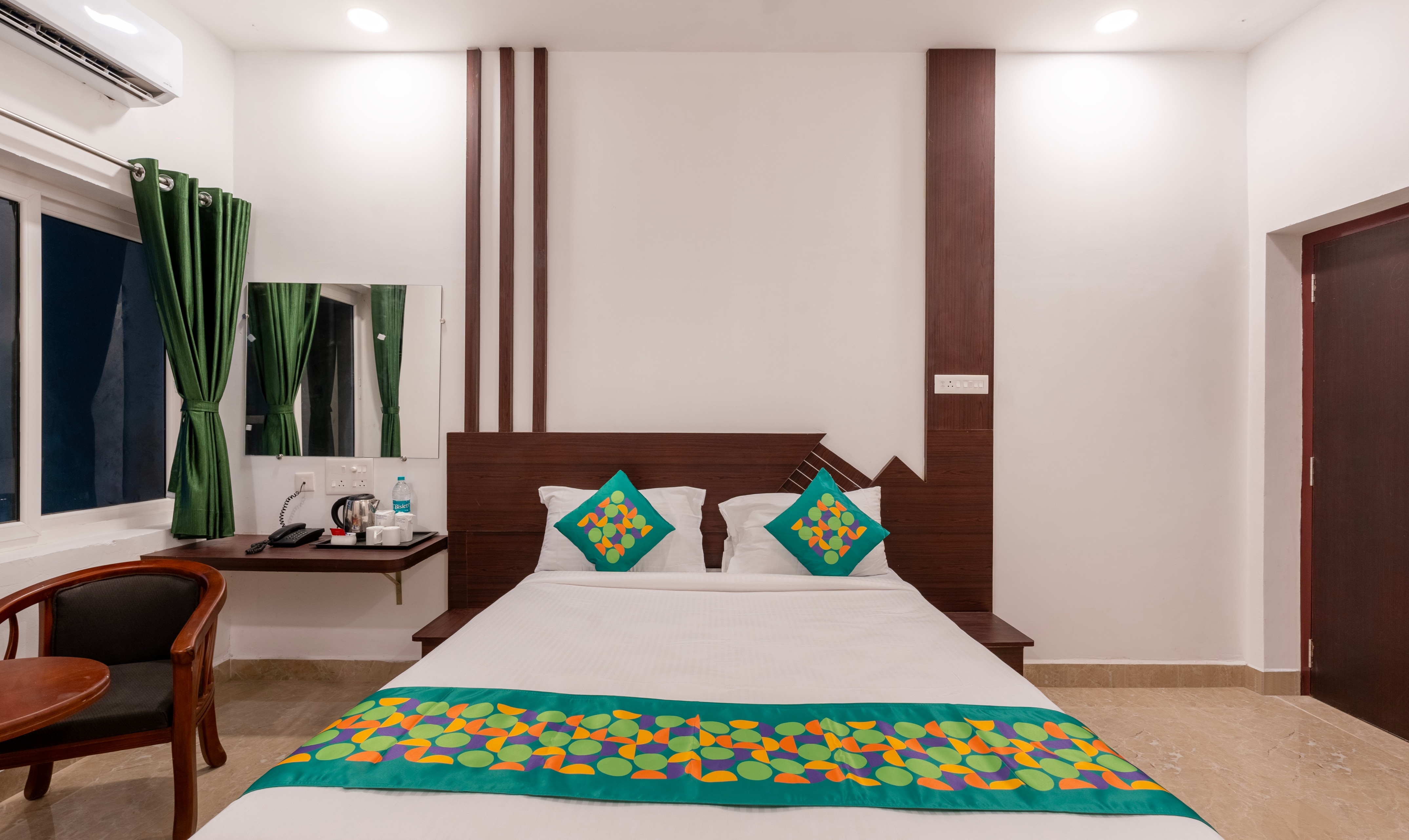 Treebo Royal Plaza, 700 Mts From Promenade Beach - Tap to explore photos