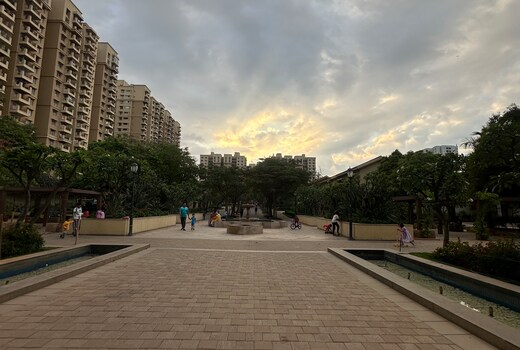 Spacious 2 bhk with workspace & Kitchen