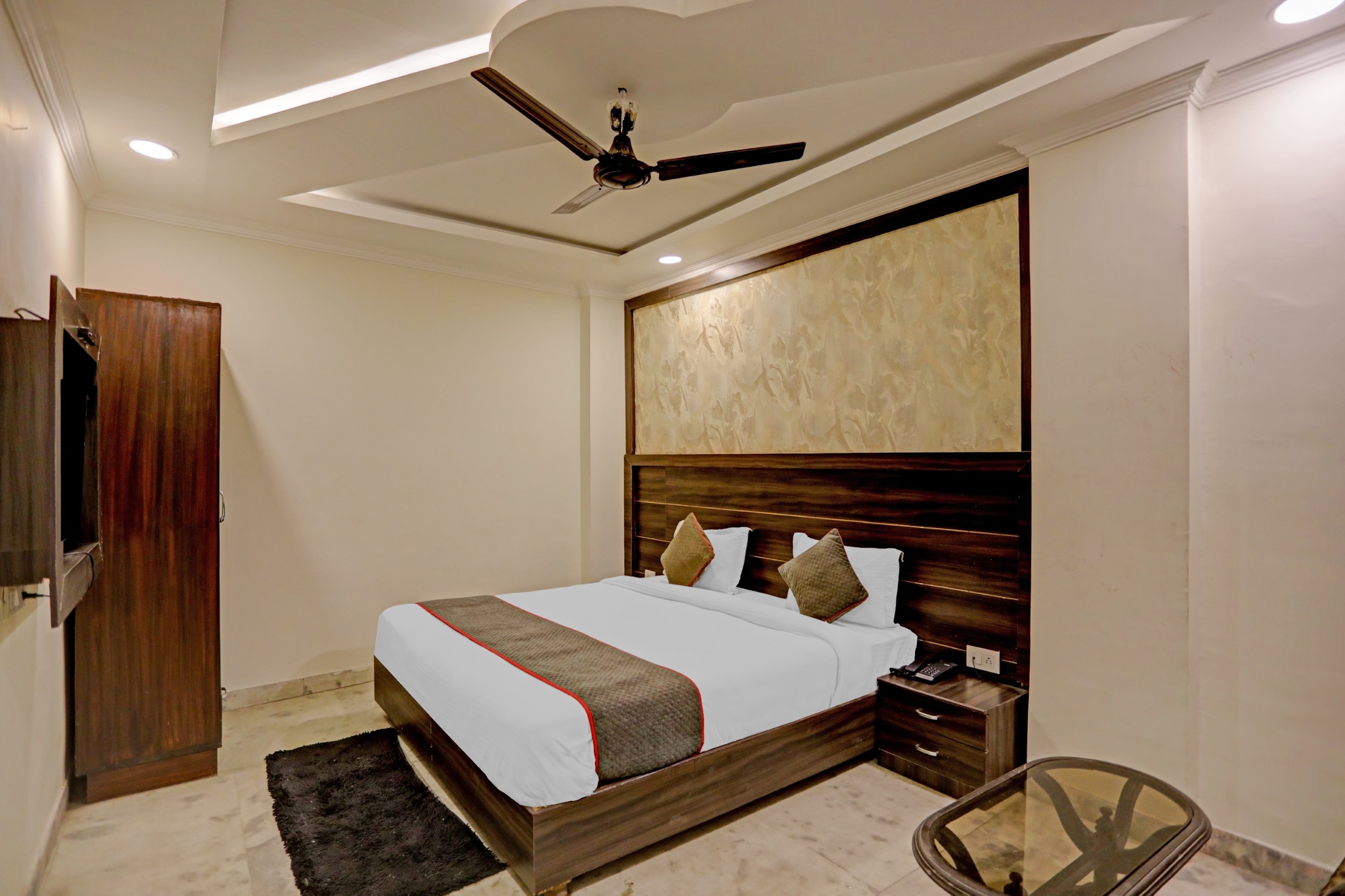 Townhouse Jai Guru Ji Nearest Merceds Benz Sector 11 - Tap to explore photos