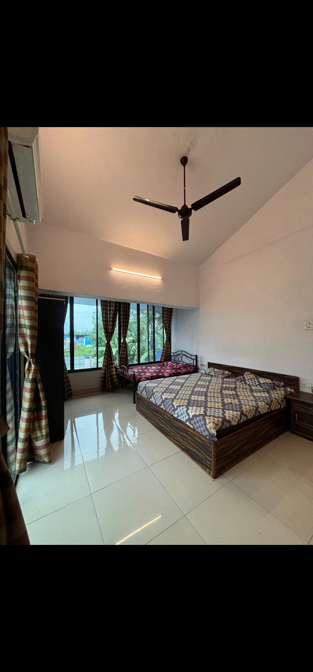 Tip Top Villa Retreat - Tap to explore photos