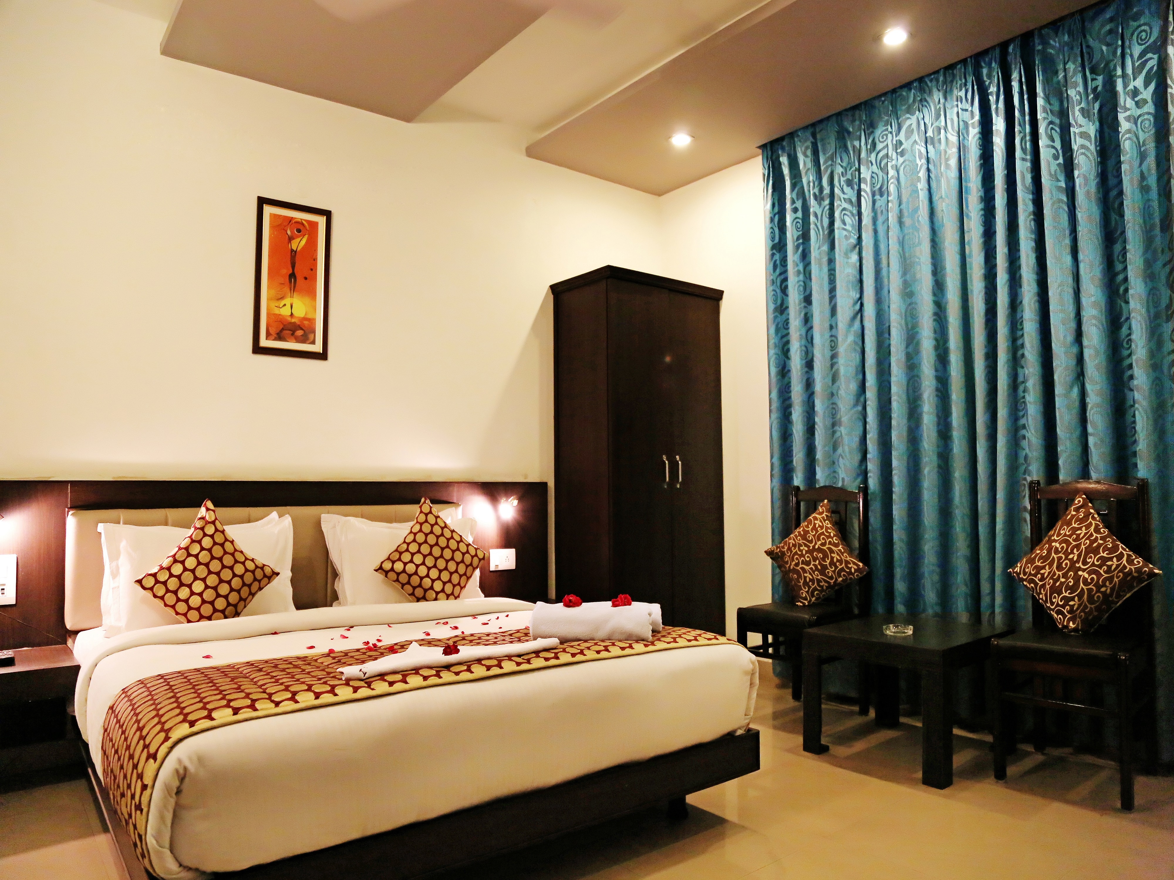 NARAYANS LEELA INN - Tap to explore photos
