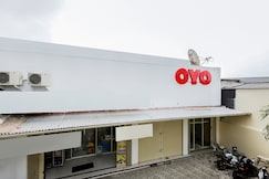 OYO 779 Mn One Residence Syariah Near ITC Cempaka Mas Near Kalbe Farma, Jakarta