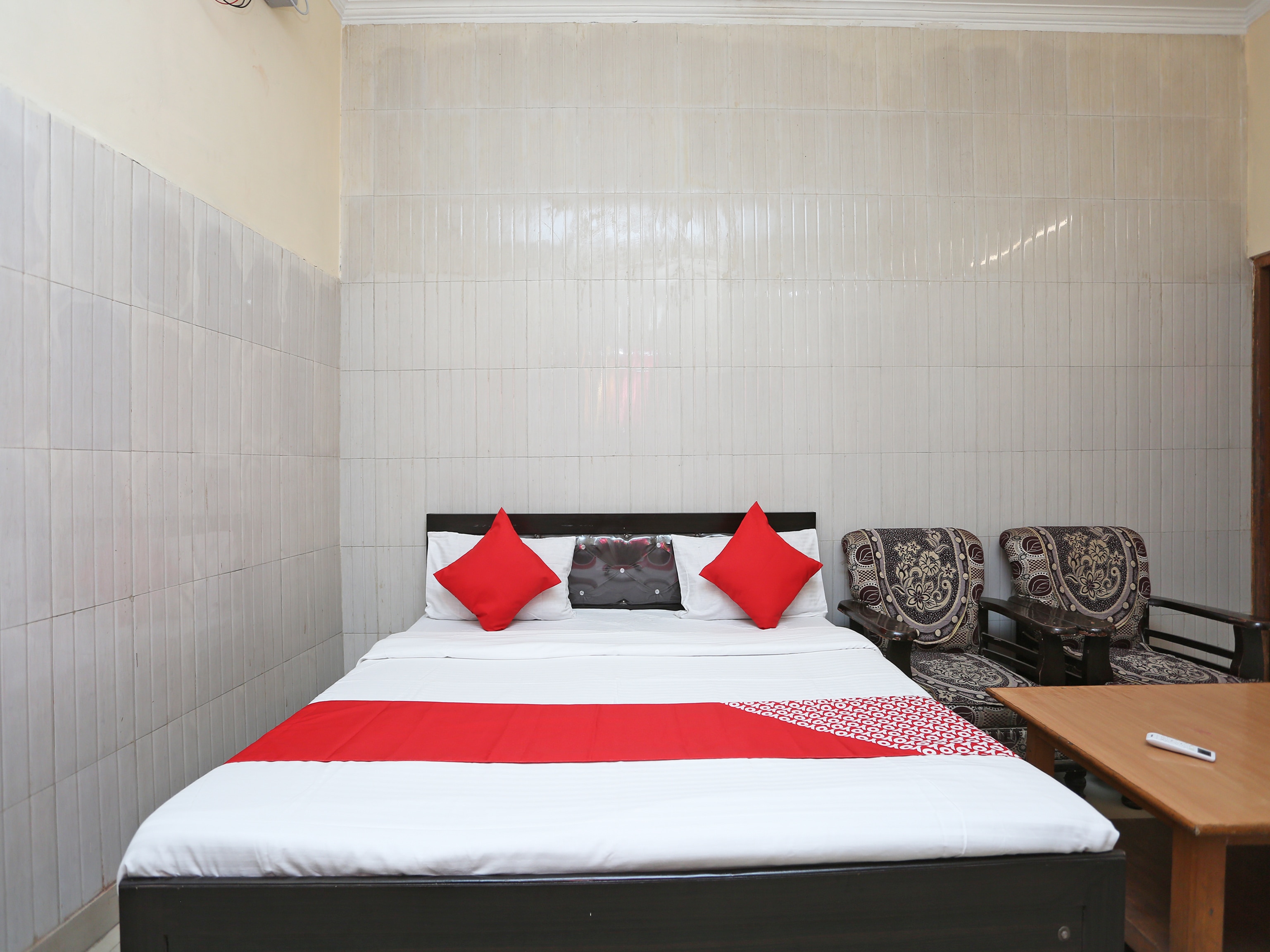 Hotel O Chauhan - Tap to explore photos