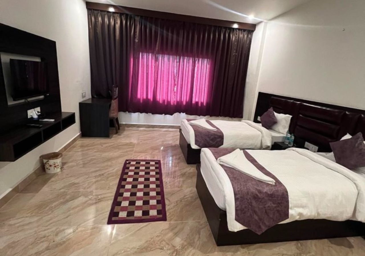 Hotel Leela Galaxy - Tap to explore photos