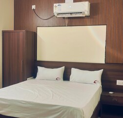 Delux Bedroom 1