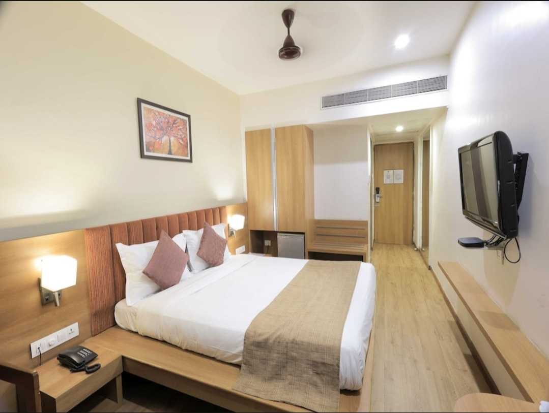 Collection O GIDC Naroda Formerly Hotel Eknath - Tap to explore photos
