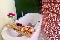 BluO 2BHK Hitech City - Bathtub, Balcony, Gym, Hyderabad