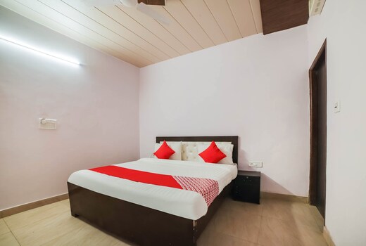 OYO 70893 KL Khari Inn