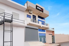 SPOT ON Hotel Town Palace, Bassi