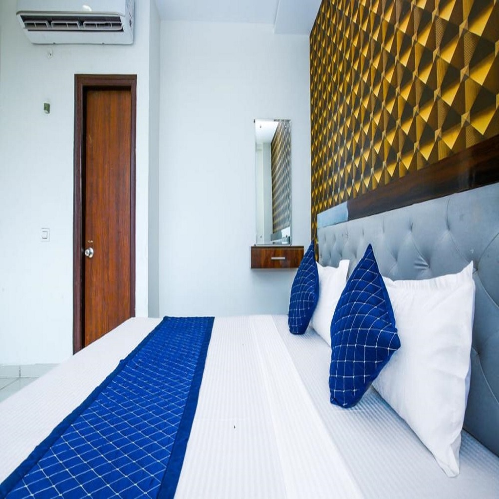 HOTEL PR 7 GRANDEUR - Tap to explore photos