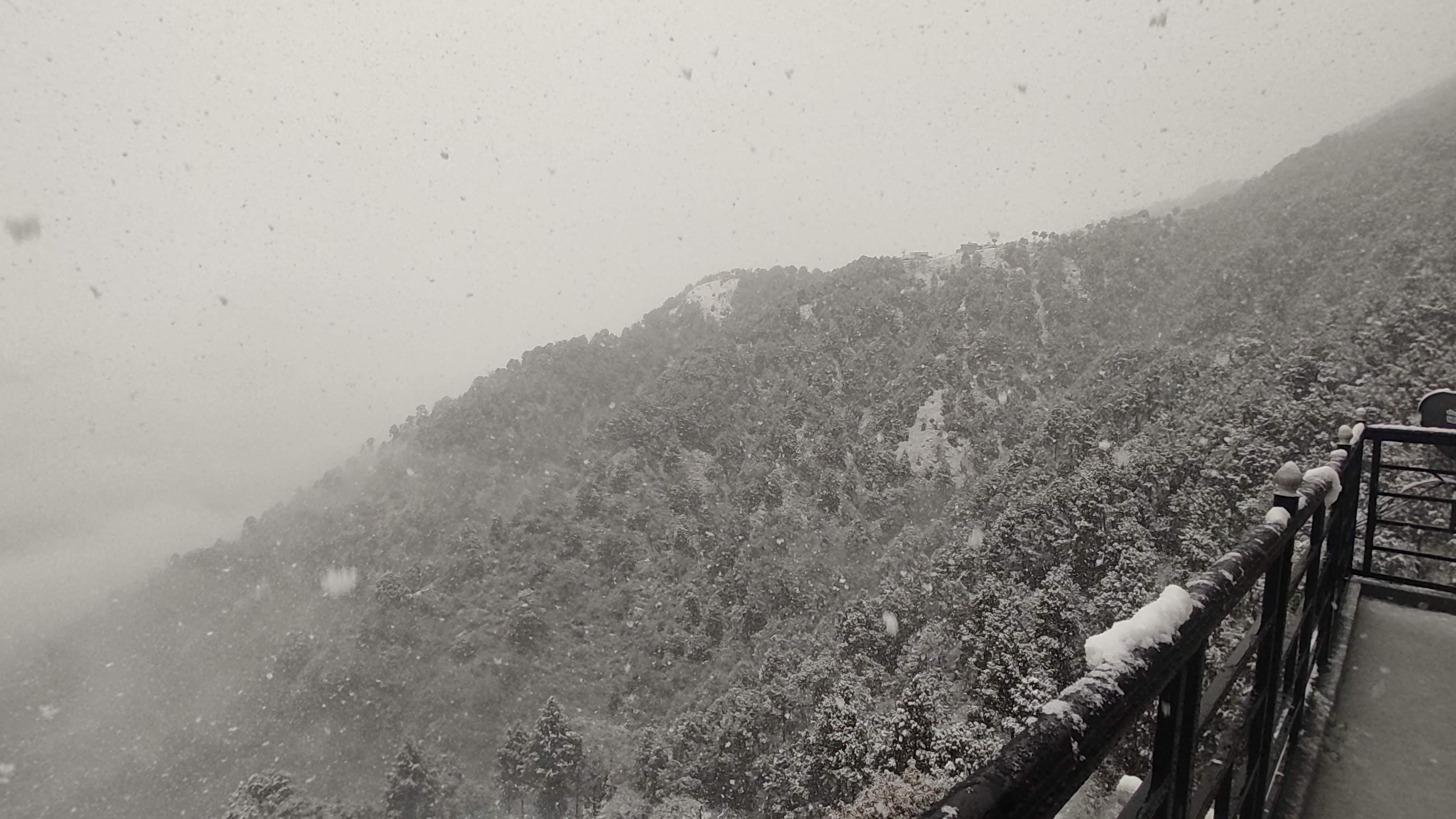 PIR PANJAL - Tap to explore photos
