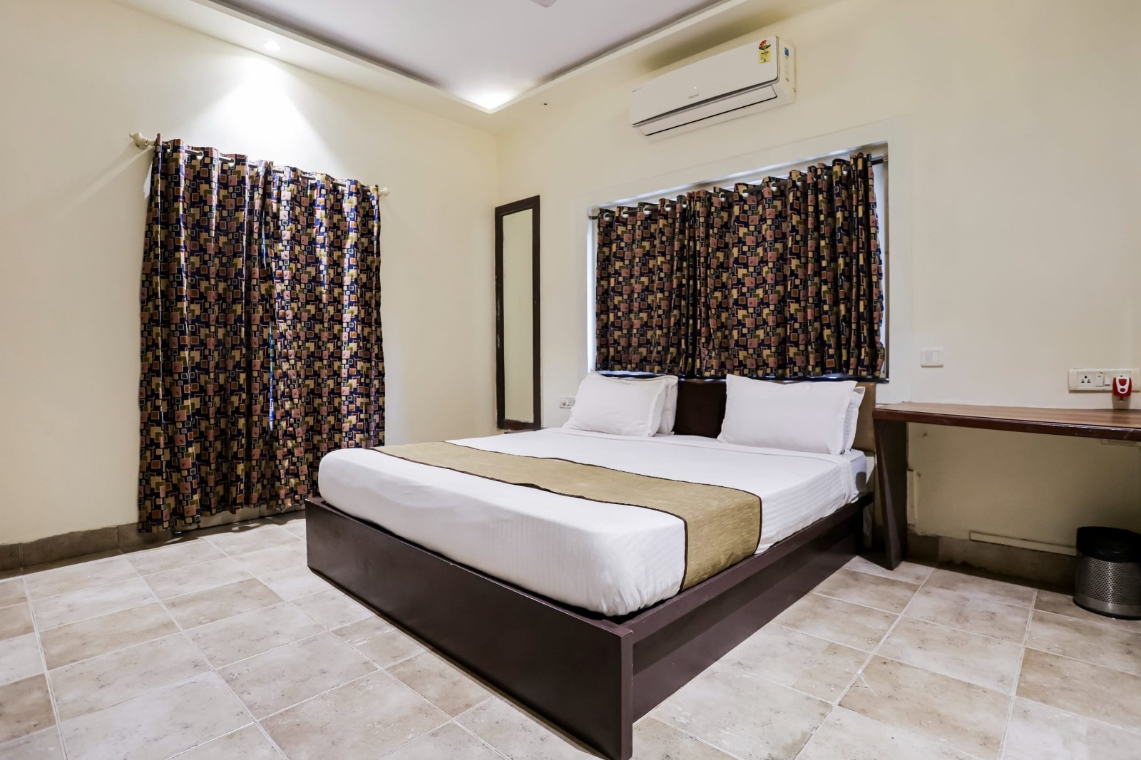 Salside Deluxe Room 5 in a Villa - Tap to explore photos