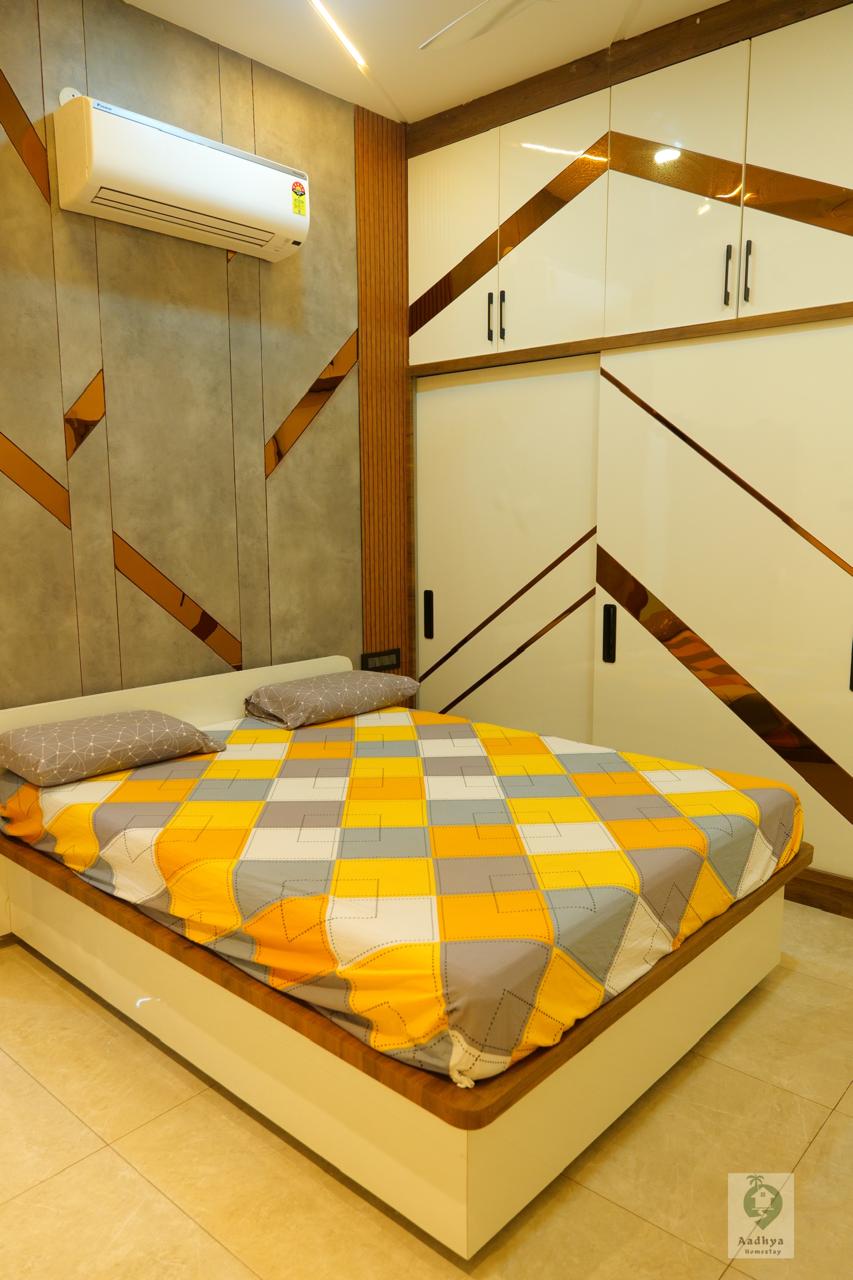 2 BHK Mountain View with a Garden - Tap to explore photos