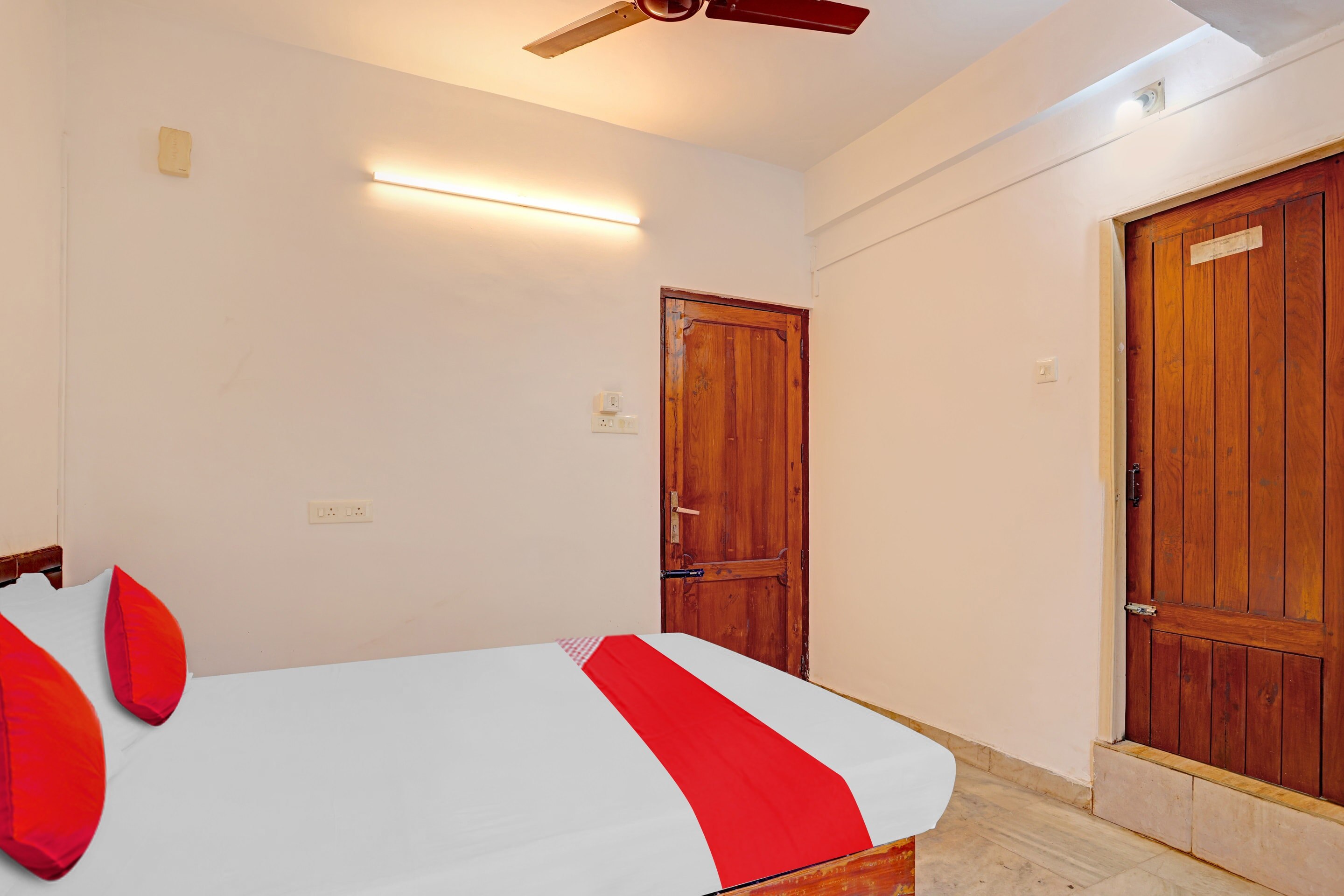 Hotel O Safa Inn - Tap to explore photos