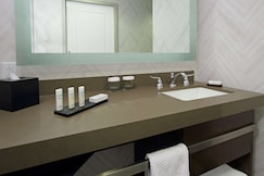 Embassy Suites Pittsburgh-Downtown, Venango