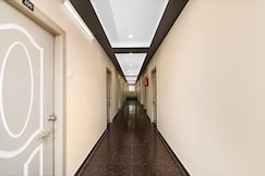 Super Townhouse Oak Mancherial Railway Station Formerly Vishnu Residency, Karimnagar