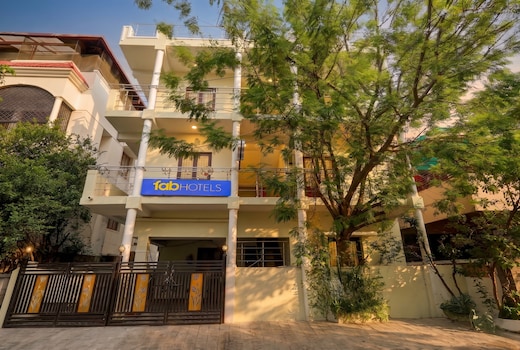 FabHotel Dream Inn - Mogappair East