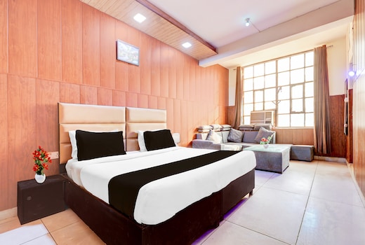 Super Hotel O DTU Main Gate Delhi