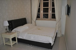 Jayleen Clarke Quay Hotel, Singapore