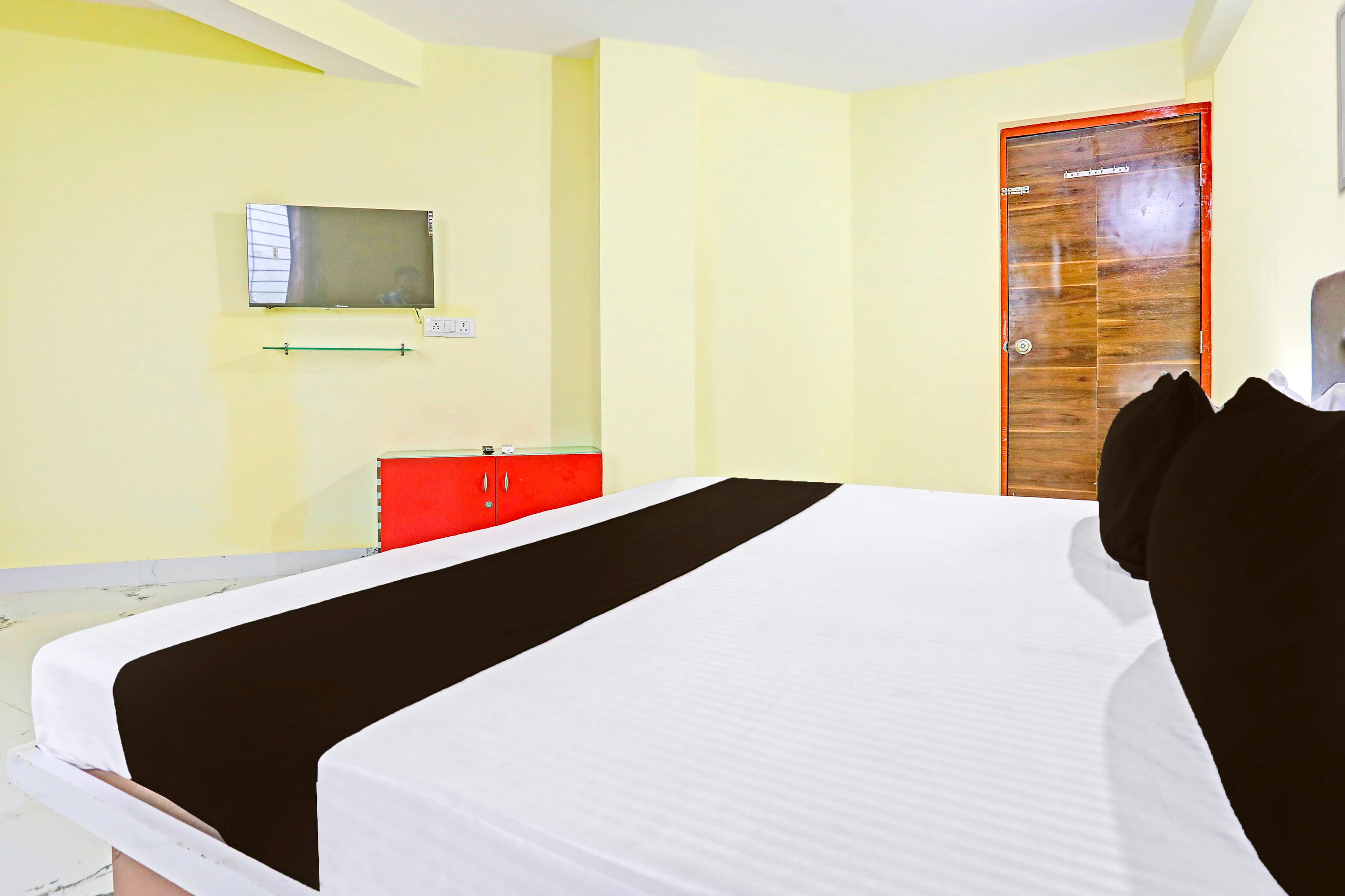 Hotel O Manav Hotel - Tap to explore photos