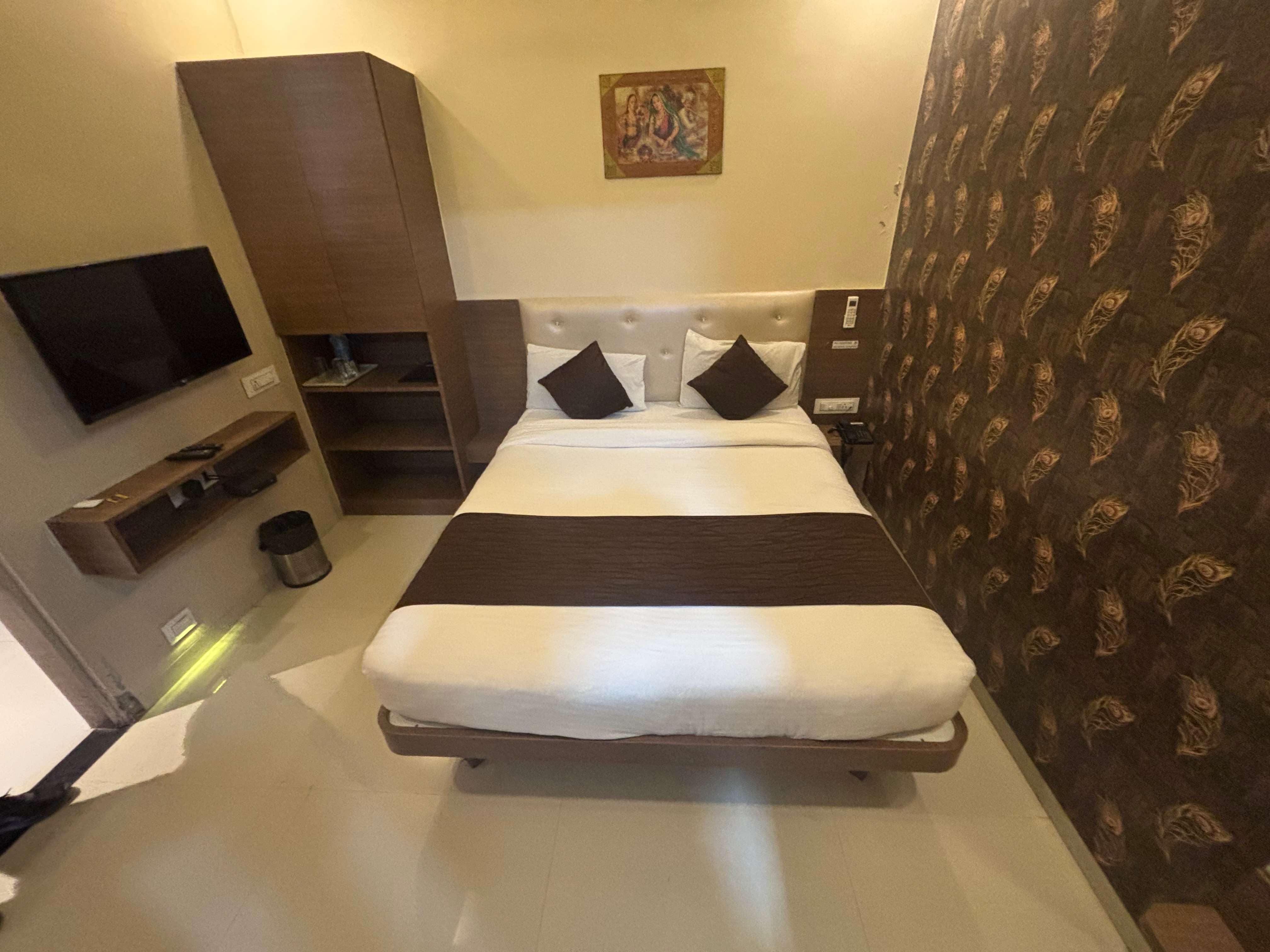 Hotel Gayatri Palace - Tap to explore photos