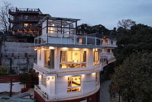 Nathuli | Entire 2BHK Rooftop Glasshouse with Jacuzzi