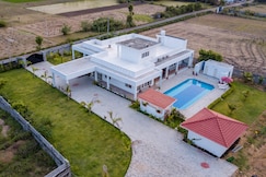 Surtaru Villa By Baywatch Stayzz, Mahabalipuram