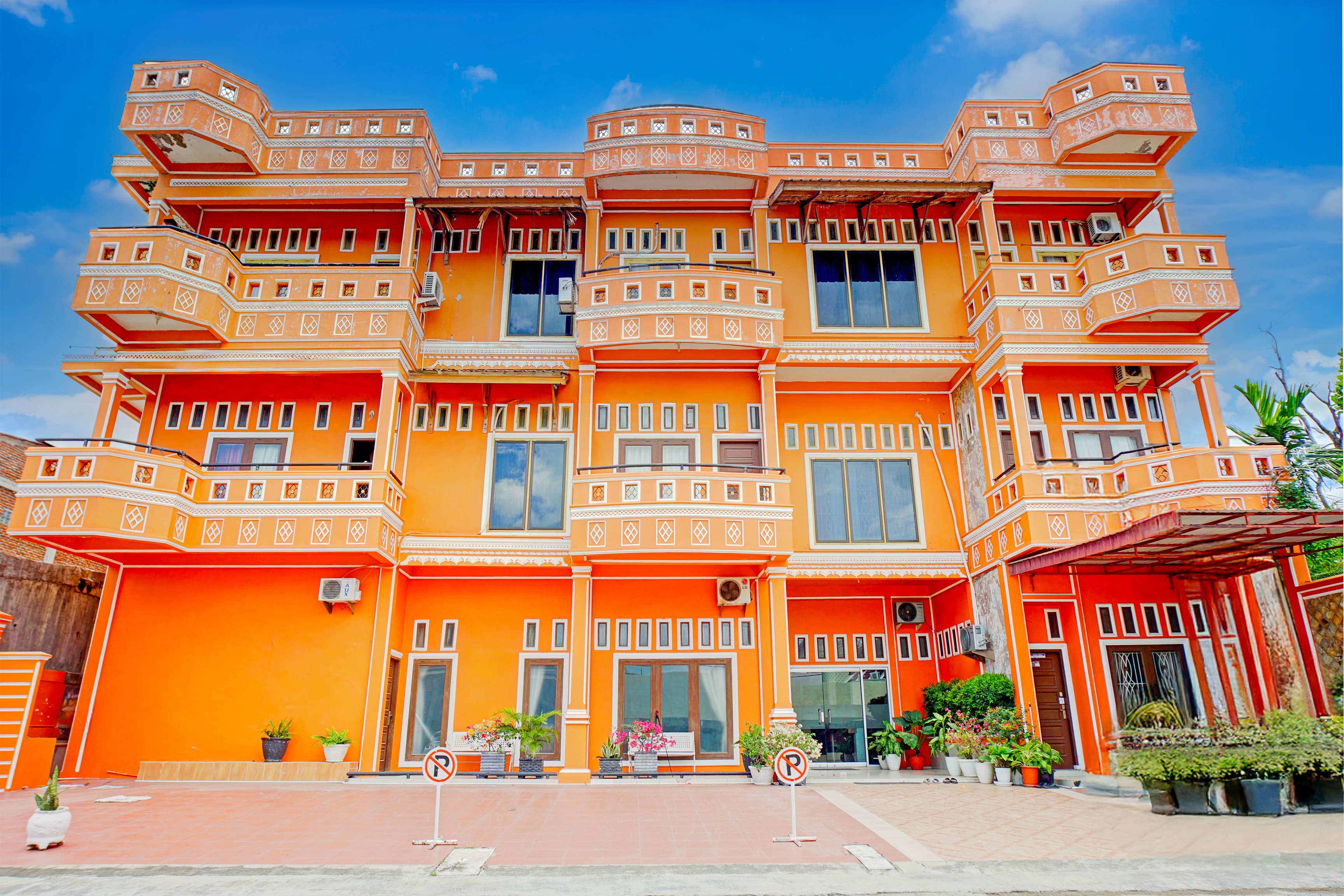 Hotel O Kuta Alam Near Masjid Oman Al-Makmur Formerly Daka Hotel - Tap to explore photos